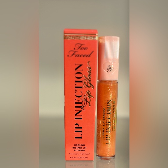 Too Faced Lip Injection Gloss - Everything’s Peachy - Picture 1 of 3